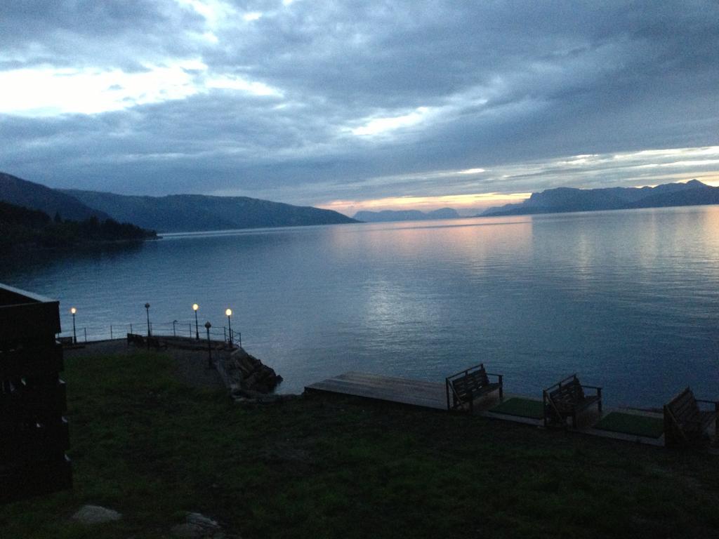 Brekkestranda Fjordhotel Brekke  エクステリア 写真