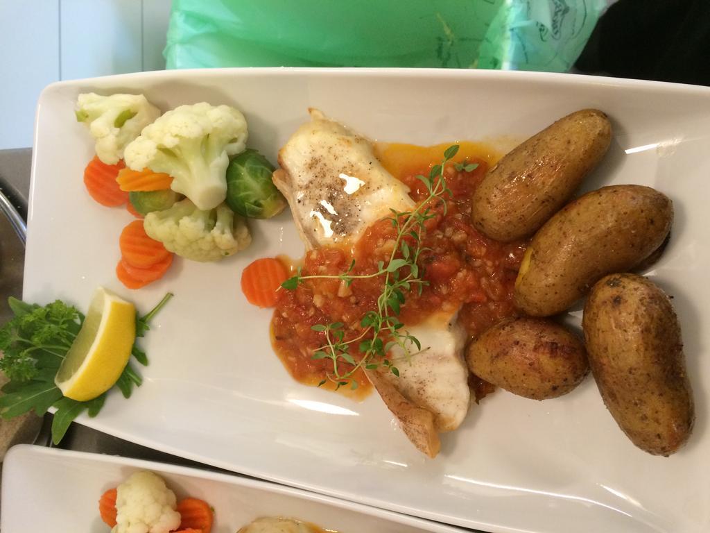 Brekkestranda Fjordhotel Brekke  エクステリア 写真