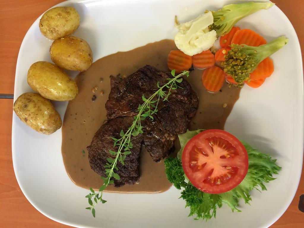 Brekkestranda Fjordhotel Brekke  エクステリア 写真